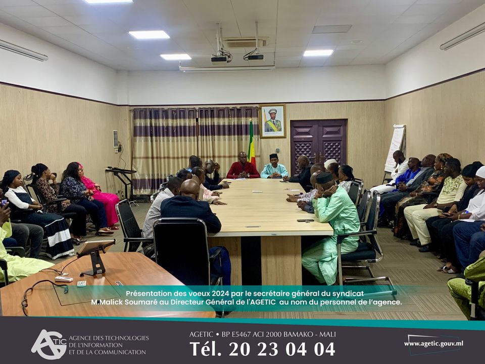 cérémonie et présentation des vœux de nouvel an, le secrétaire général M.Malick SOUMARÉ a présenté des vœux au nom de l’ensemble du personnel au Directeur général.